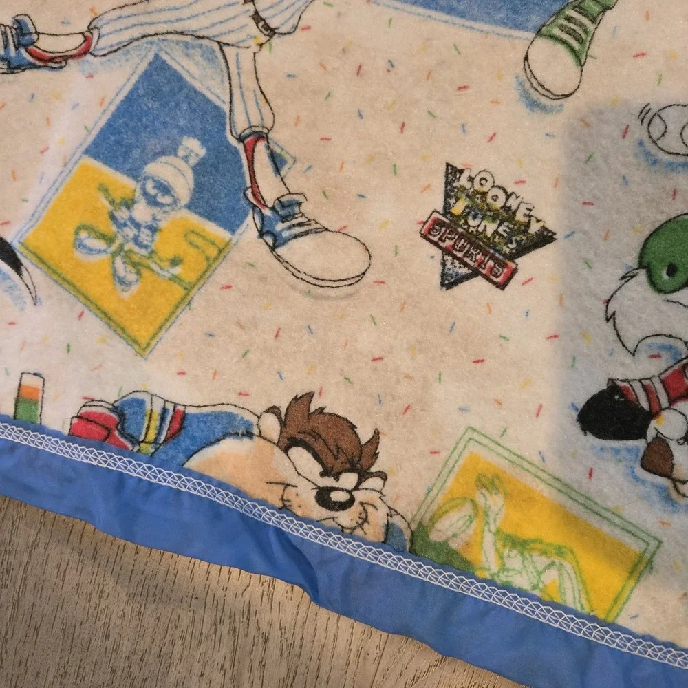 Vintage 90s Warner Bros. Looney Toons Space Jam Throw Blanket Satin‎ Trim